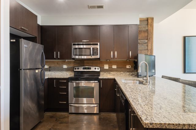 1510 Demonbreun St Apt 910, Nashville, TN 37203