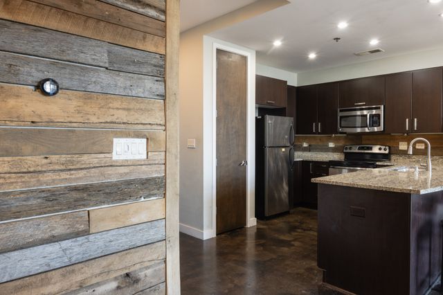 1510 Demonbreun St Apt 910, Nashville, TN 37203