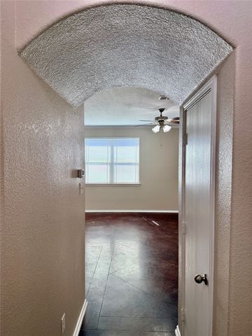 2320 Aldergate Drive, Arlington, TX 76012