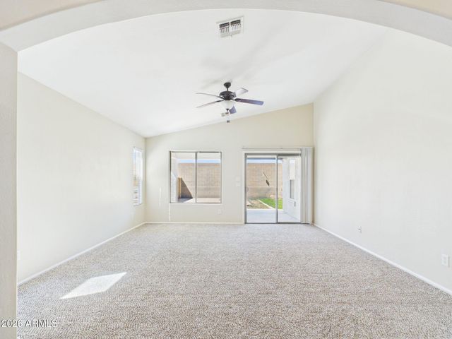38552 N BEVERLY Avenue, San Tan Valley, AZ 85140