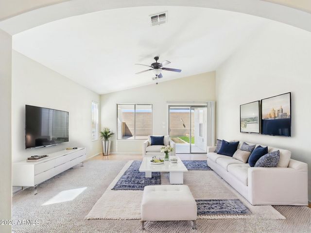 38552 N BEVERLY Avenue, San Tan Valley, AZ 85140