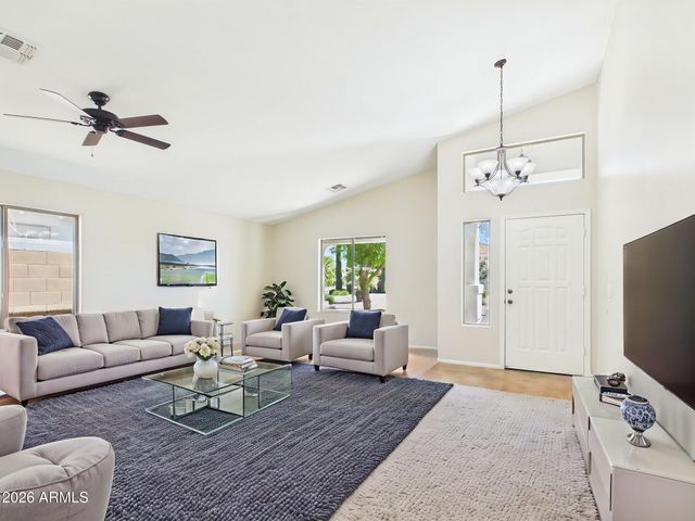 38552 N BEVERLY Avenue, San Tan Valley, AZ 85140