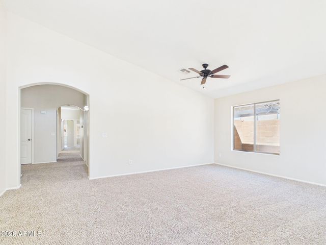 38552 N BEVERLY Avenue, San Tan Valley, AZ 85140