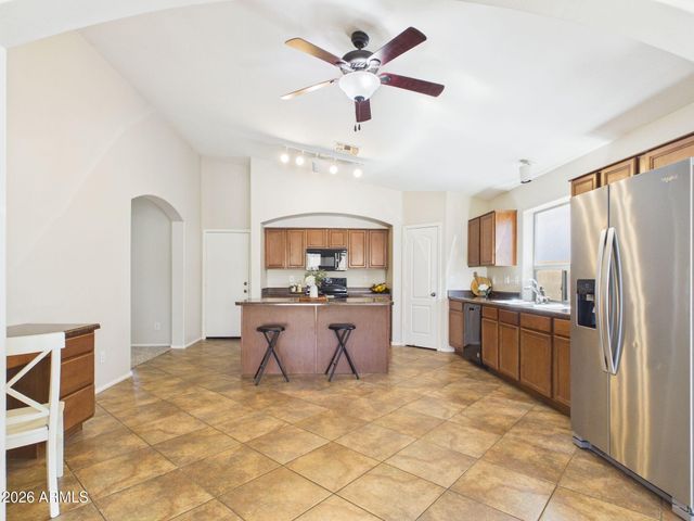 38552 N BEVERLY Avenue, San Tan Valley, AZ 85140