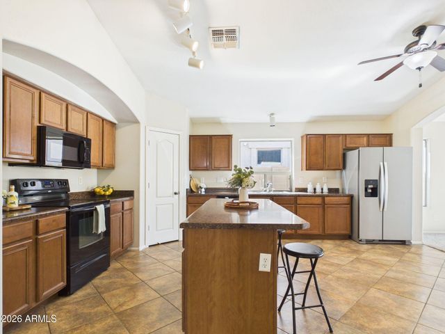 38552 N BEVERLY Avenue, San Tan Valley, AZ 85140