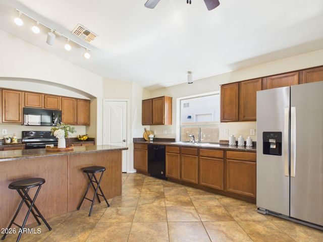 38552 N BEVERLY Avenue, San Tan Valley, AZ 85140