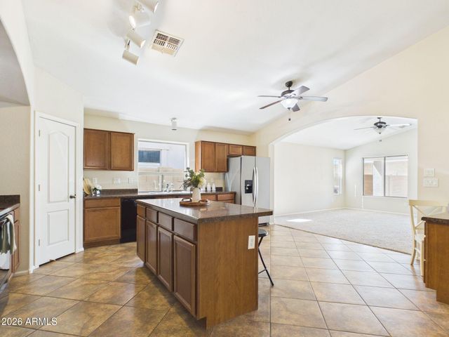 38552 N BEVERLY Avenue, San Tan Valley, AZ 85140