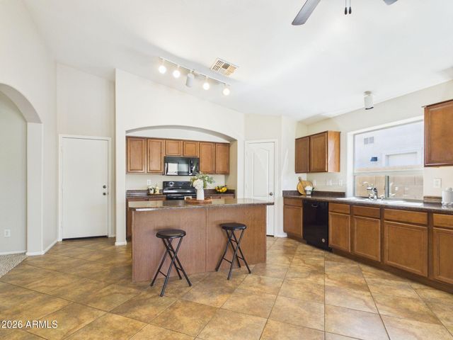 38552 N BEVERLY Avenue, San Tan Valley, AZ 85140