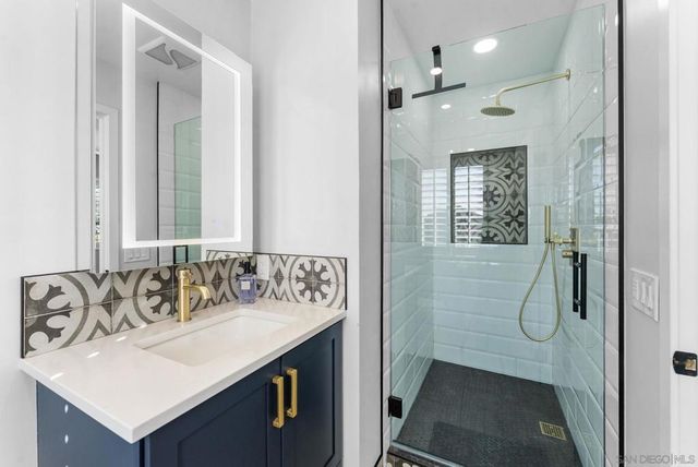 2146 Erie St, San Diego, CA 92110