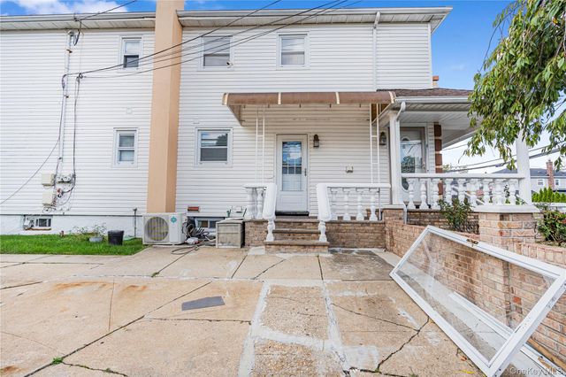 54 Sandalwood Avenue, Valley Stream, NY 11581