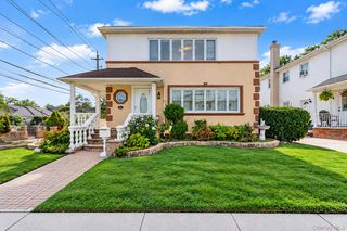 54 Sandalwood Avenue, Valley Stream, NY 11581