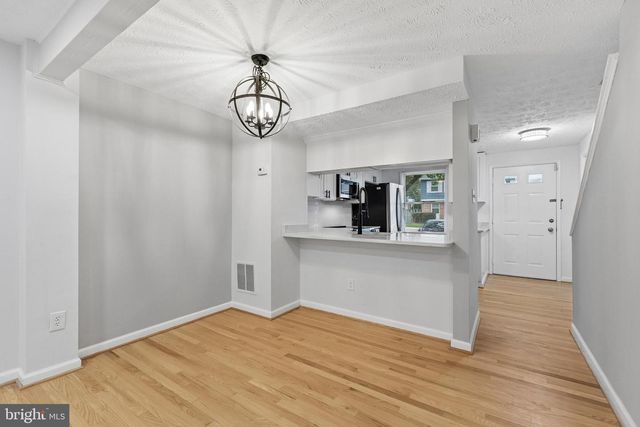 8317 BROOKVALE CT, Springfield, VA 22153