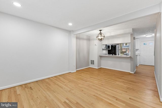 8317 BROOKVALE CT, Springfield, VA 22153
