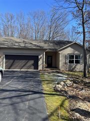 9335 The Woodlands Trail 6, Portage, MI 49002