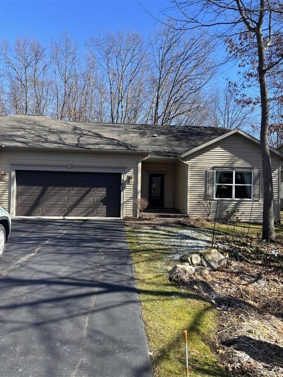 9335 The Woodlands Trail 6, Portage, MI 49002