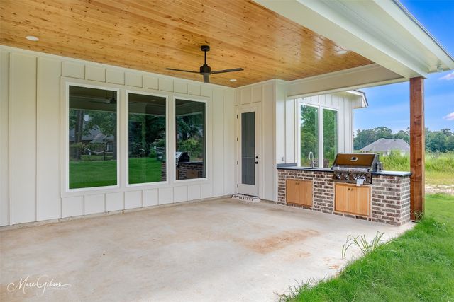 192 St Andrews Lane, Benton, LA 71006