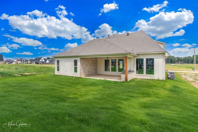 192 St Andrews Lane, Benton, LA 71006