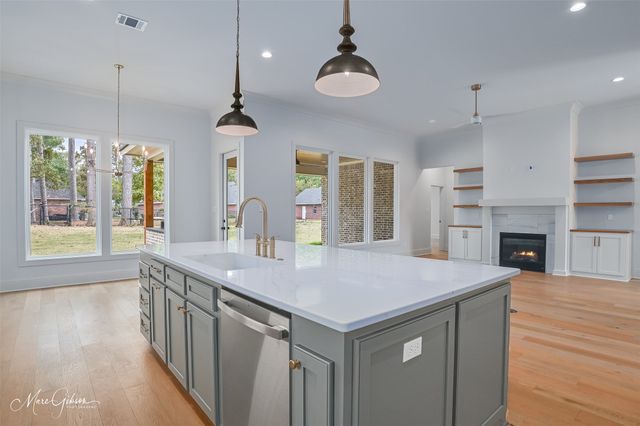 192 St Andrews Lane, Benton, LA 71006