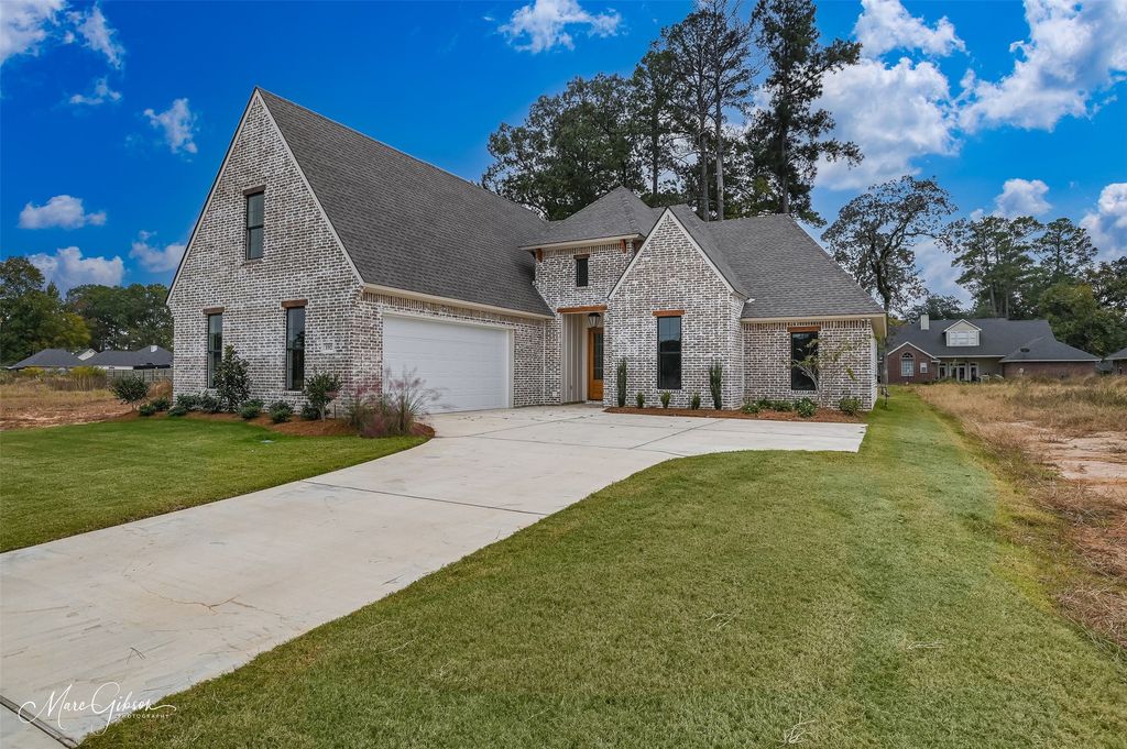 192 St Andrews Lane, Benton, LA 71006