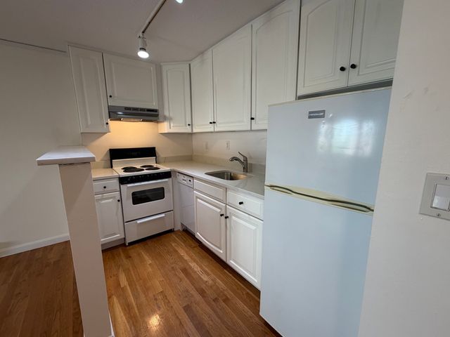 1691 Cambridge St 41, Cambridge, MA 02138