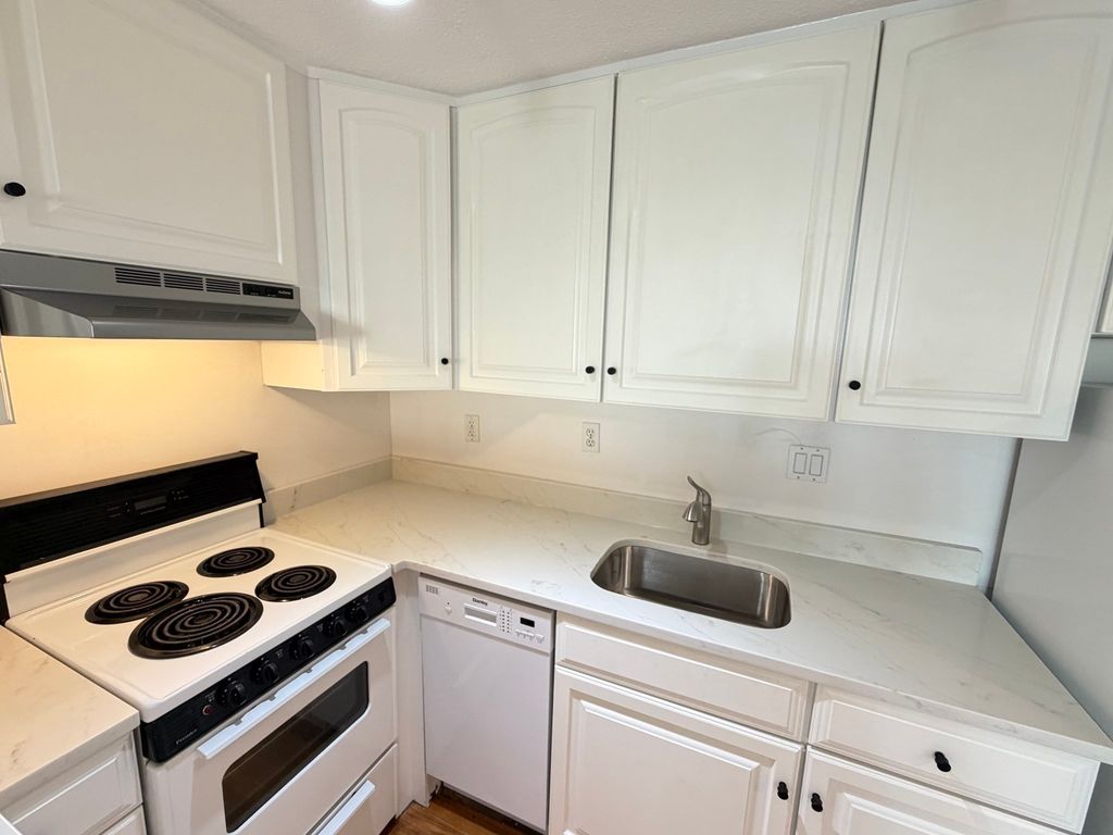 1691 Cambridge St 41, Cambridge, MA 02138