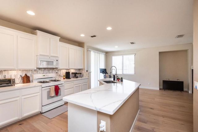 5020 Cleveland Bay Way, Elk Grove, CA 95757