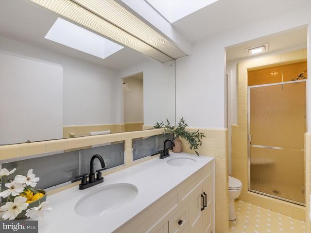 919 LABURNUM LN, Wyncote, PA 19095