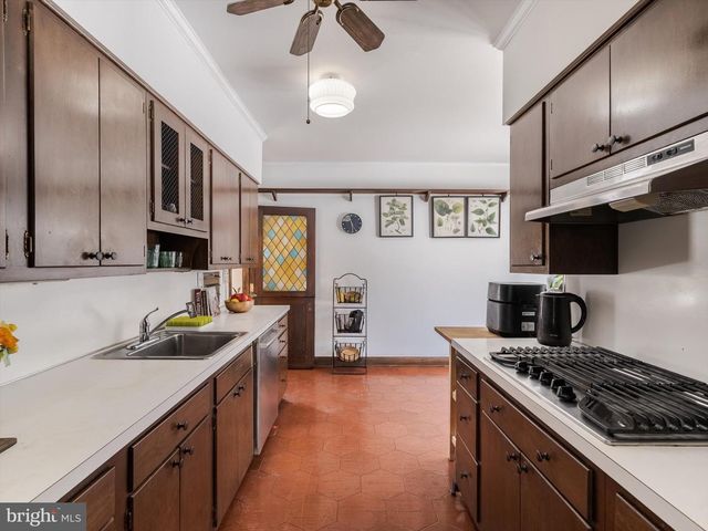 919 LABURNUM LN, Wyncote, PA 19095