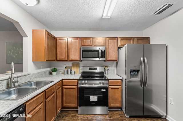 8446 MCGIRTS VILLAGE Lane, Jacksonville, FL 32210