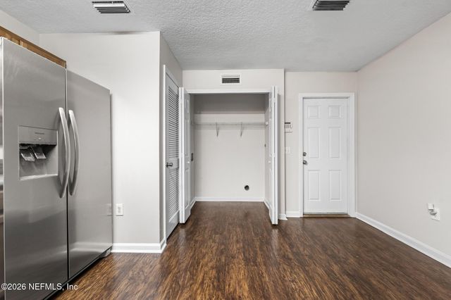 8446 MCGIRTS VILLAGE Lane, Jacksonville, FL 32210