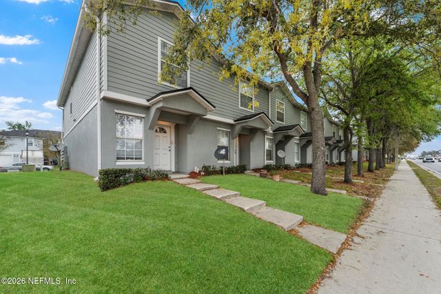 8446 MCGIRTS VILLAGE Lane, Jacksonville, FL 32210