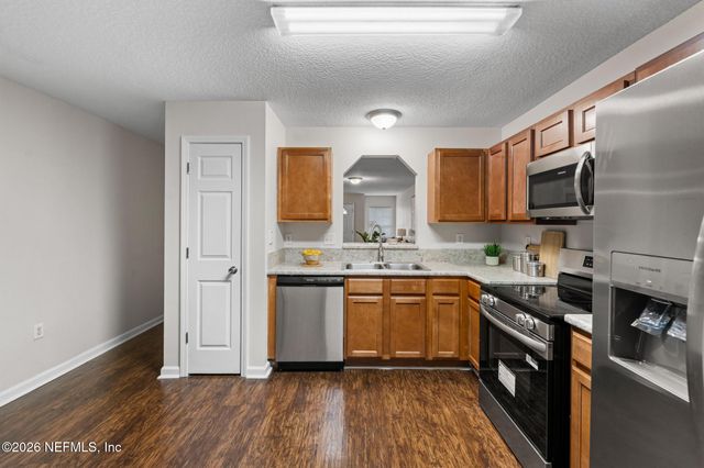 8446 MCGIRTS VILLAGE Lane, Jacksonville, FL 32210