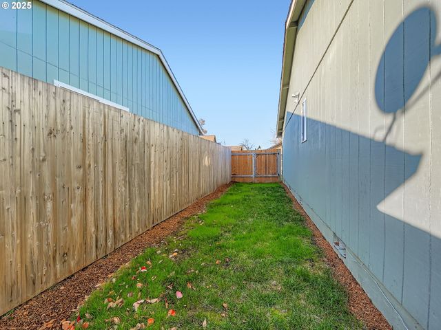 11268 Sw CHANTILLY, Wilsonville, OR 97070