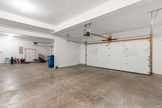 14981 Leo Creek Boulevard, Leo, IN 46765