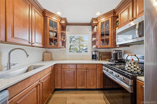 27 Polo Road, Massapequa, NY 11758