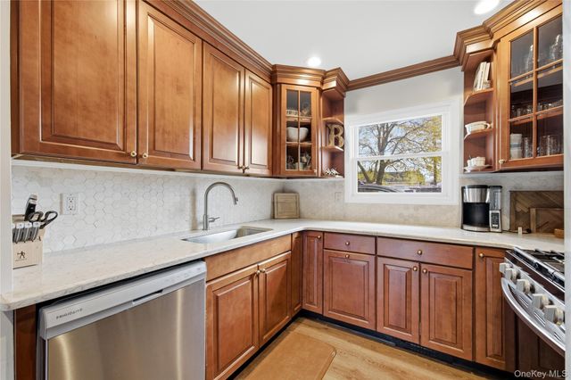 27 Polo Road, Massapequa, NY 11758