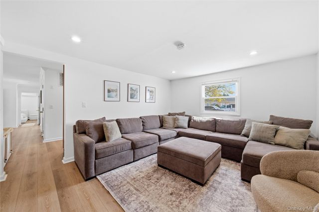 27 Polo Road, Massapequa, NY 11758