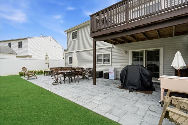27 Polo Road, Massapequa, NY 11758