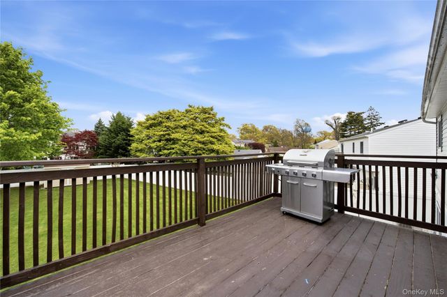 27 Polo Road, Massapequa, NY 11758