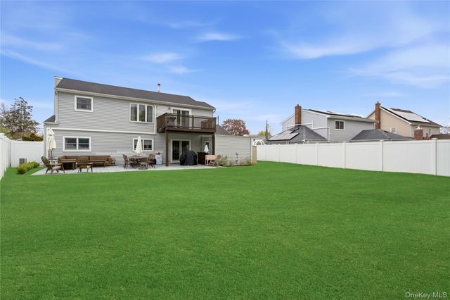 27 Polo Road, Massapequa, NY 11758