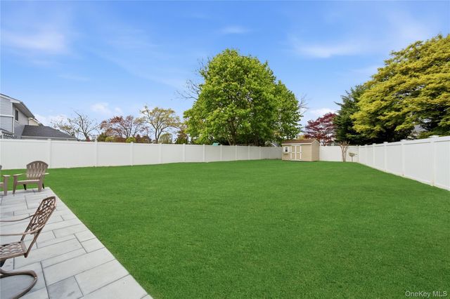 27 Polo Road, Massapequa, NY 11758
