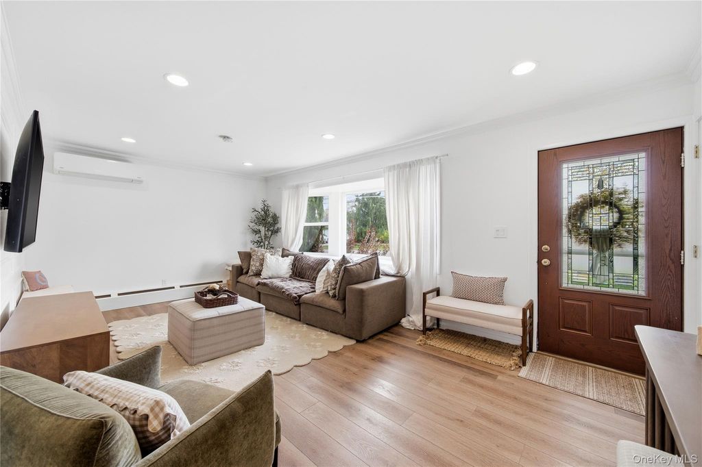 27 Polo Road, Massapequa, NY 11758 — photo 2