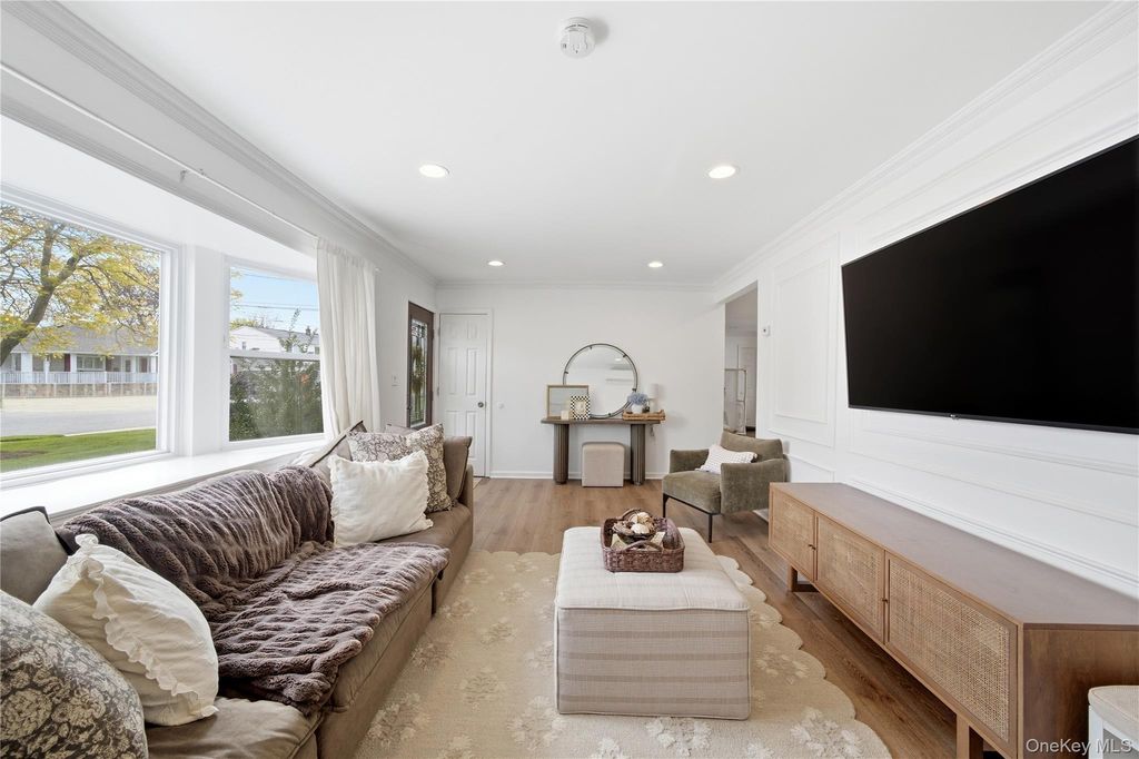 27 Polo Road, Massapequa, NY 11758 — photo 3