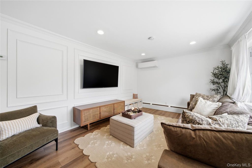 27 Polo Road, Massapequa, NY 11758 — photo 4