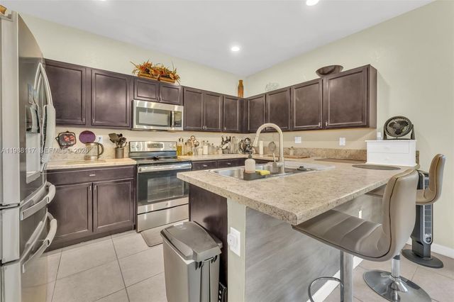 11477 SW 250th St, Homestead, FL 33032