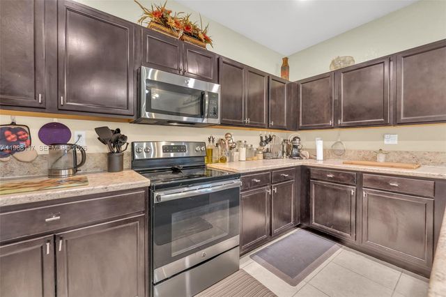 11477 SW 250th St, Homestead, FL 33032