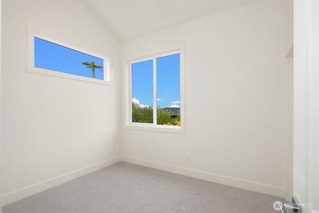 102 NE 44th Street, Seattle, WA 98105