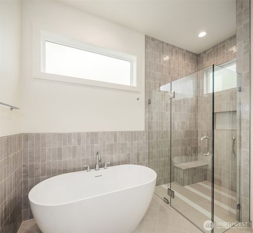 102 NE 44th Street, Seattle, WA 98105