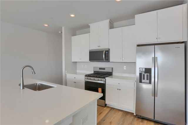 122 Scotland Ln, Harmony Boro, PA 16037