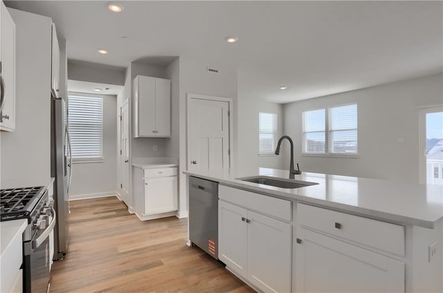 122 Scotland Ln, Harmony Boro, PA 16037